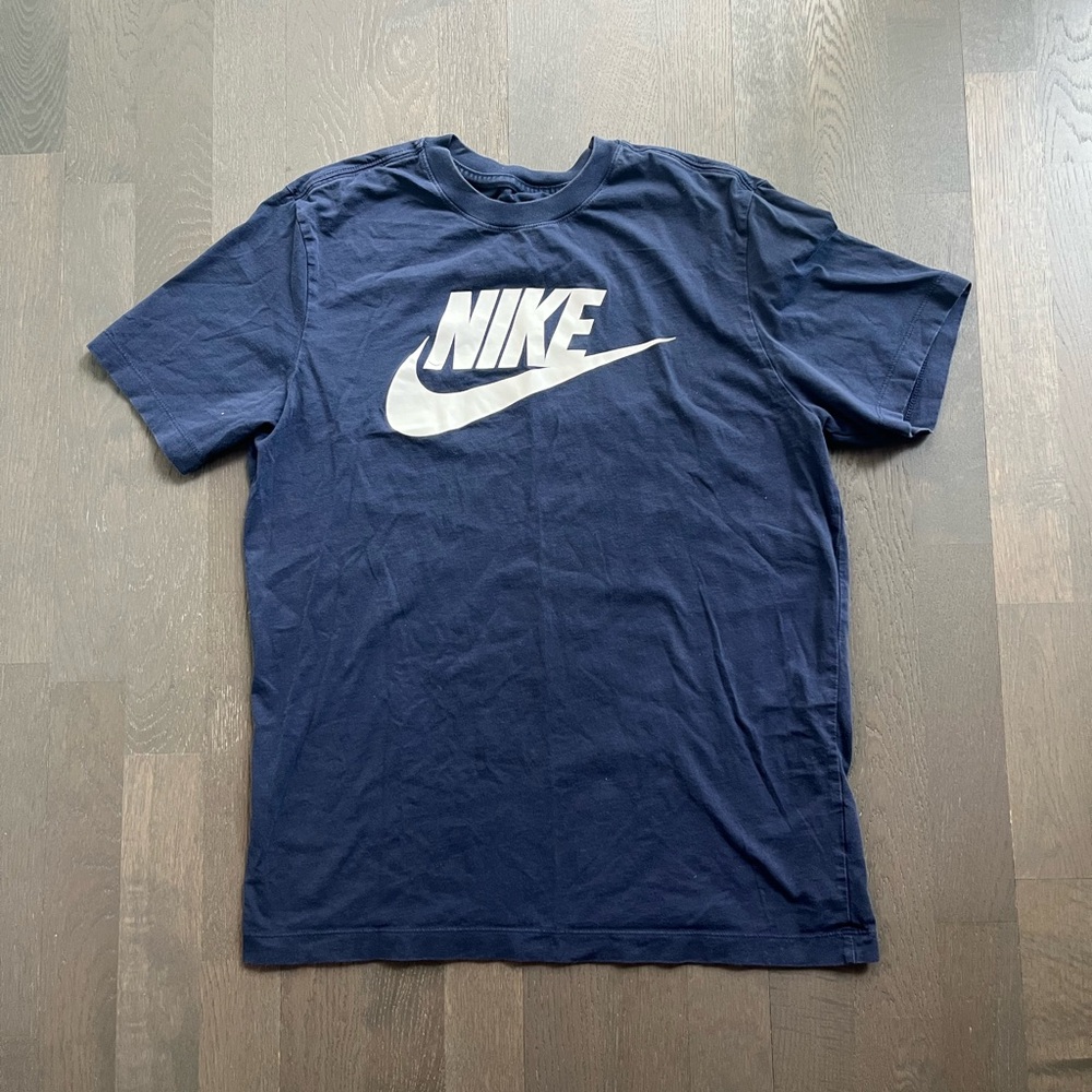 The Nike tee in navy blue!